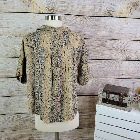 Wild Fable Snakeskin Button Down Collar‎ Crop XS - Picture 3 of 6